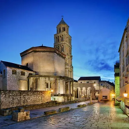 Sunny Apartment Split Apartment